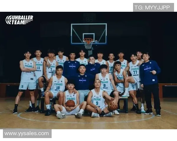 广东工业大学队与广州明星队激战正酣争夺篮球赛冠军荣耀